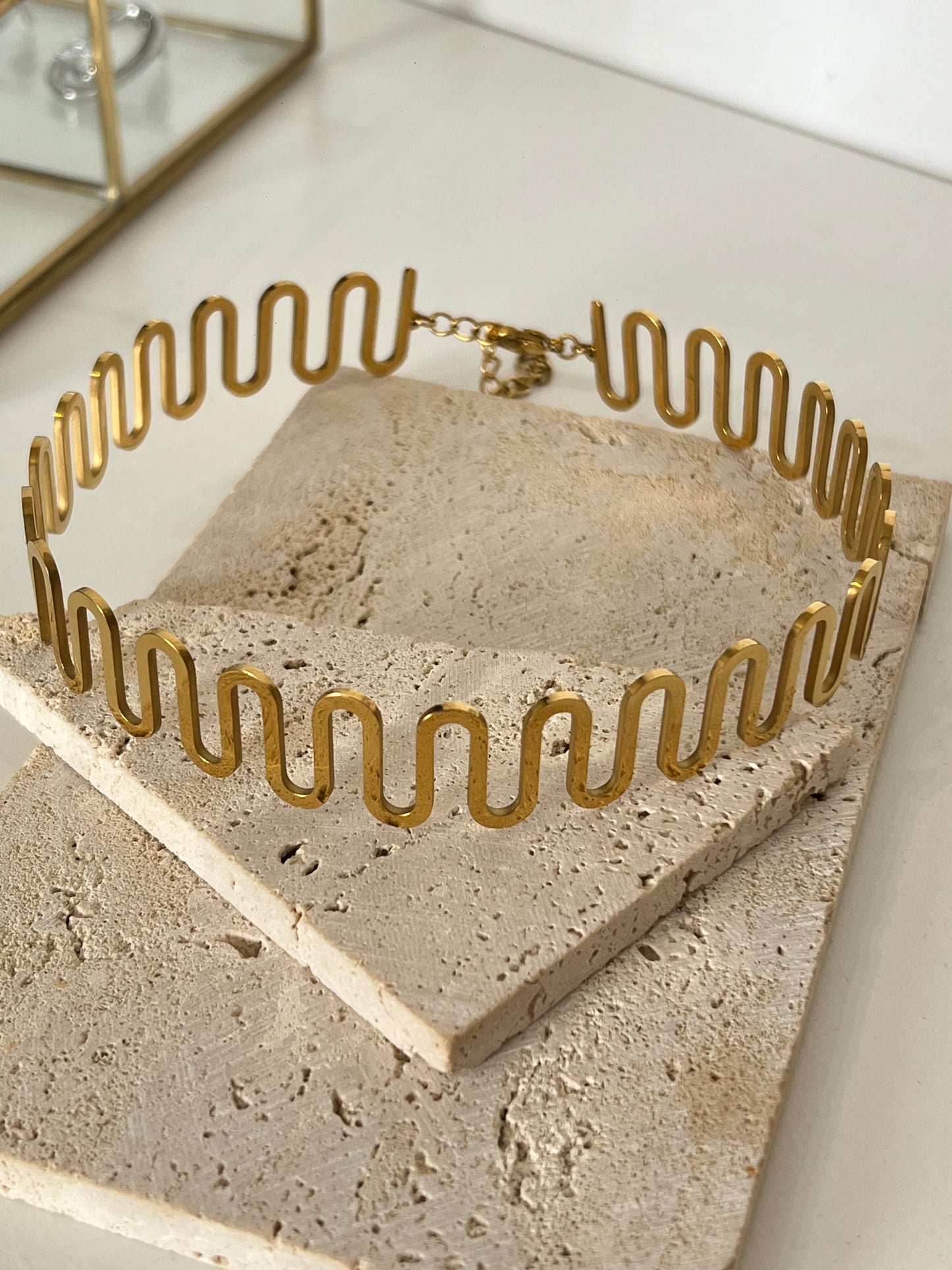 Camelia Choker