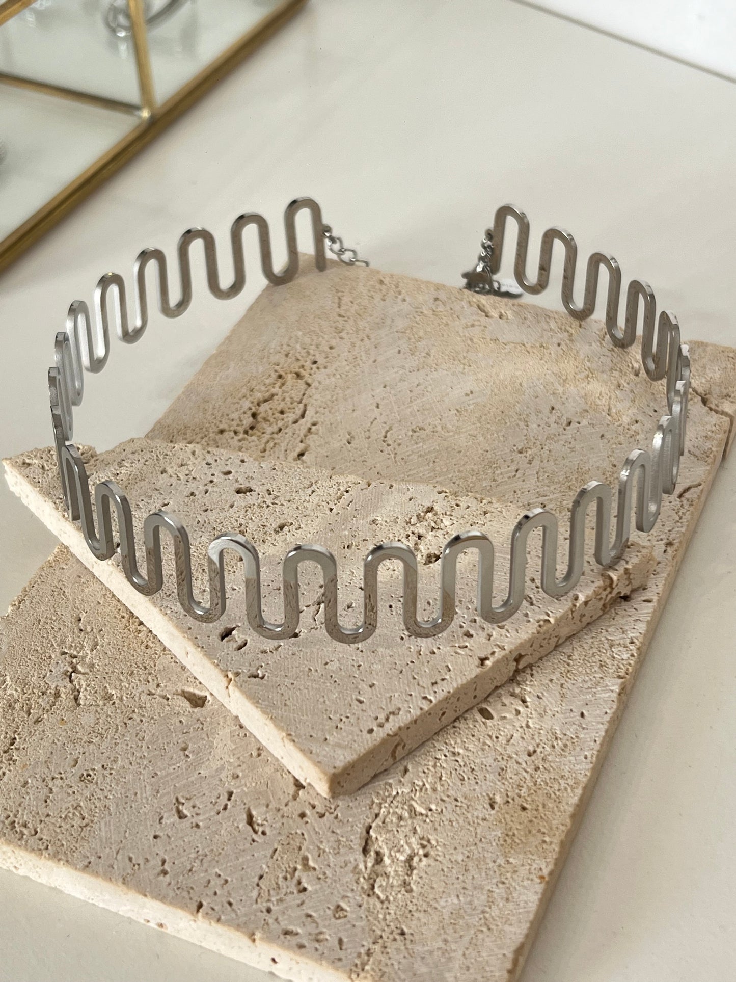 Camelia Choker